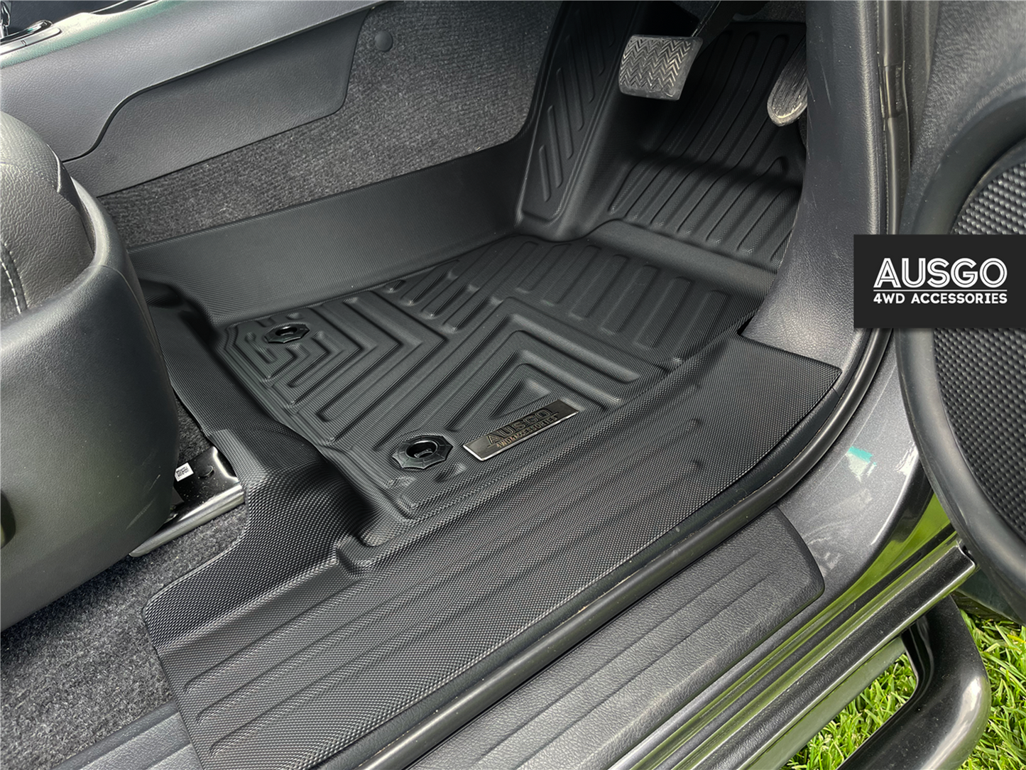 Toyota Hilux Dual Cab 48V Hybrid 2024-Onwards Car Floor Mats（Auto Trans）
