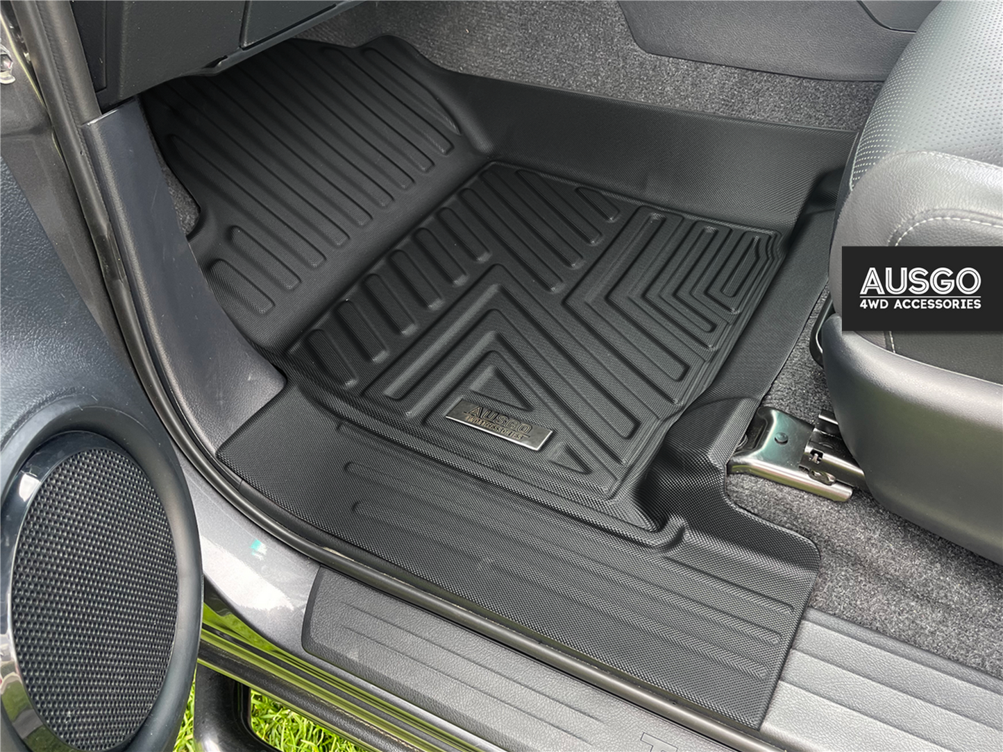 Toyota Hilux Dual Cab 48V Hybrid 2024-Onwards Car Floor Mats（Auto Trans）